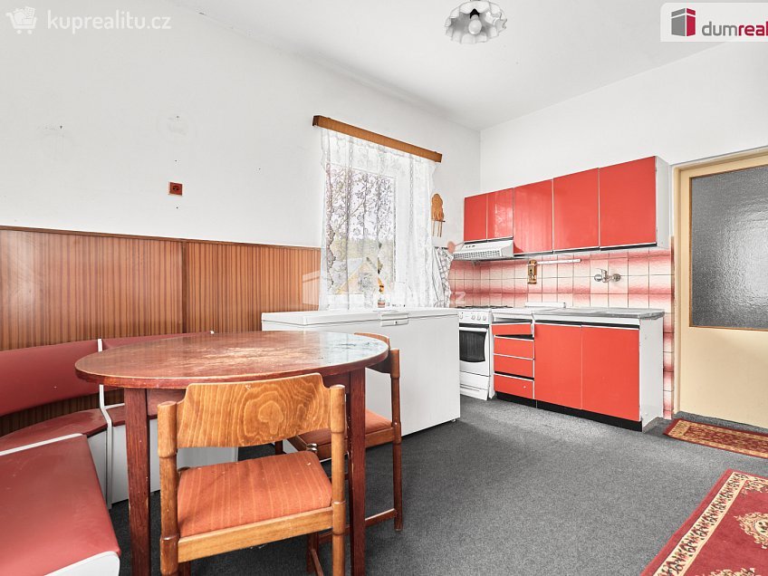 Prodej  rodinného domu 923 m^2 Plesná, Plesná 