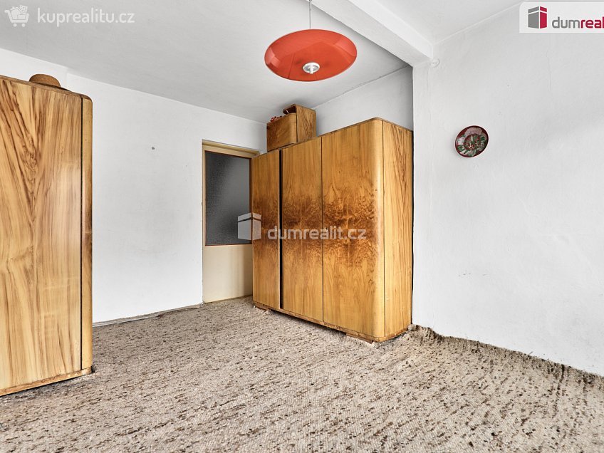 Prodej  rodinného domu 923 m^2 Plesná, Plesná 