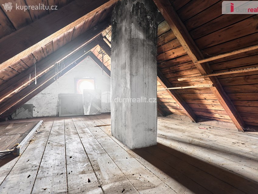 Prodej  rodinného domu 923 m^2 Plesná, Plesná 