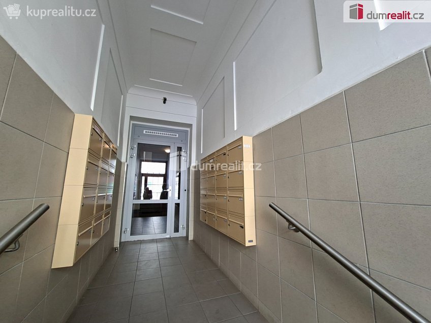 Pronájem bytu 3+kk 71 m^2 Saratovská, Praha 10 