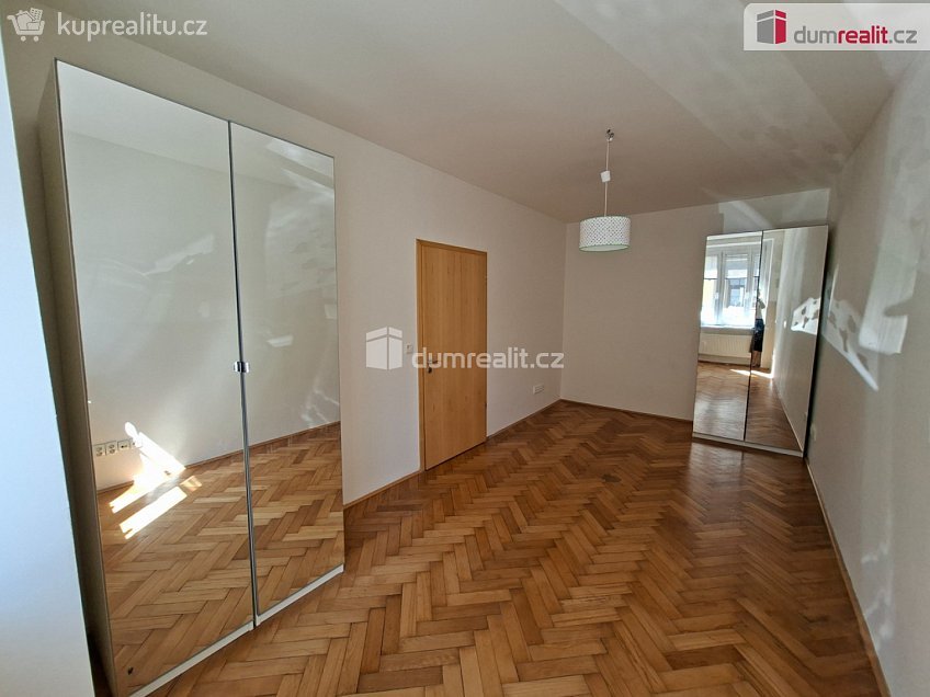 Pronájem bytu 3+kk 71 m^2 Saratovská, Praha 10 