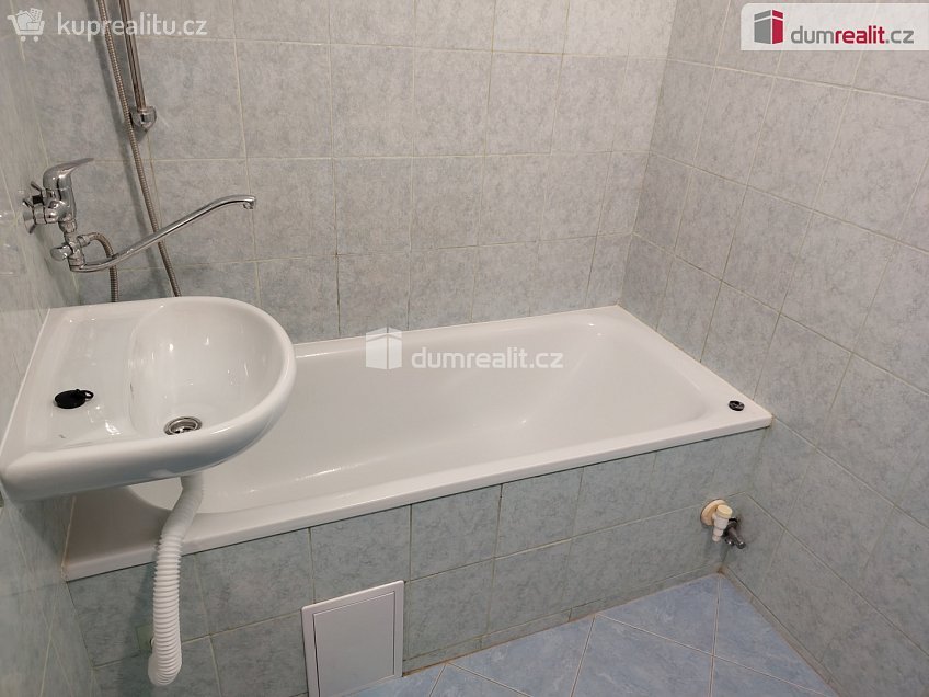 Pronájem bytu 3+1 72 m^2 U Tvrze, Děčín 