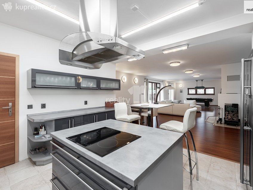 Prodej  rodinného domu 432 m^2 K Hájku, Praha-Královice 