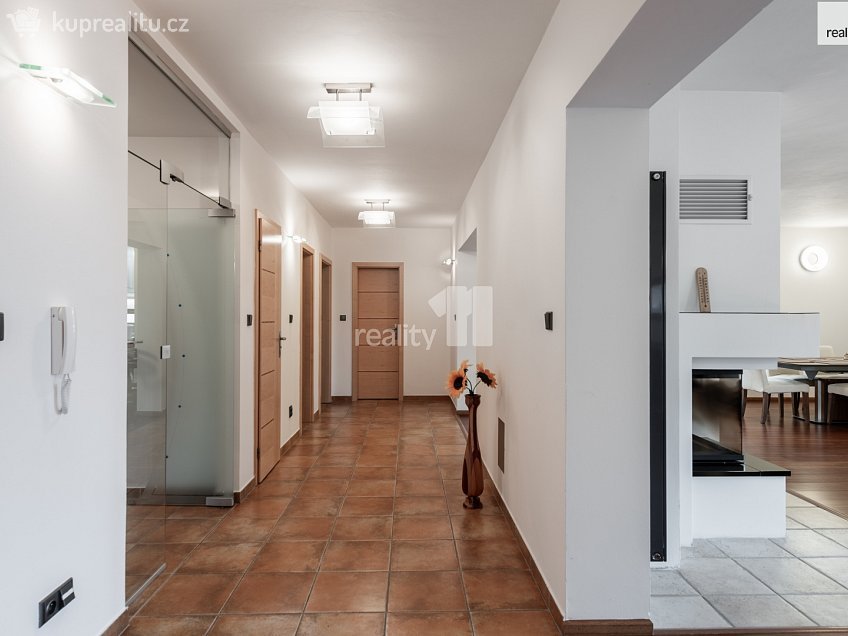 Prodej  rodinného domu 432 m^2 K Hájku, Praha-Královice 