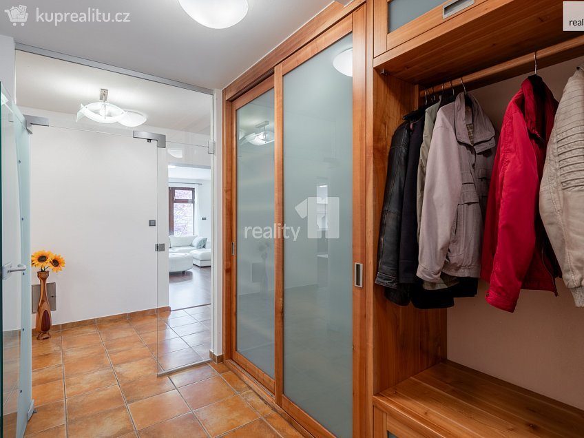 Prodej  rodinného domu 432 m^2 K Hájku, Praha-Královice 