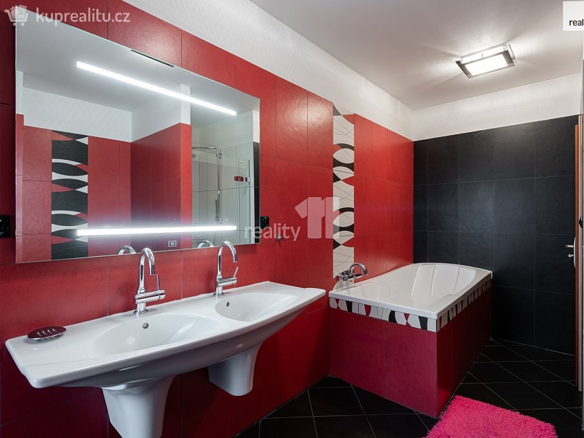 Prodej  rodinného domu 432 m^2 K Hájku, Praha-Královice 