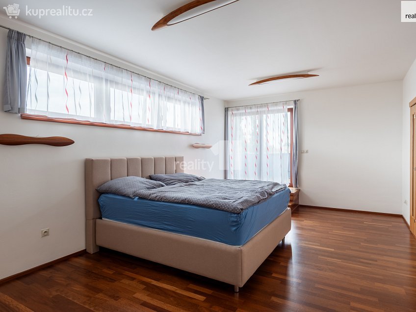 Prodej  rodinného domu 432 m^2 K Hájku, Praha-Královice 