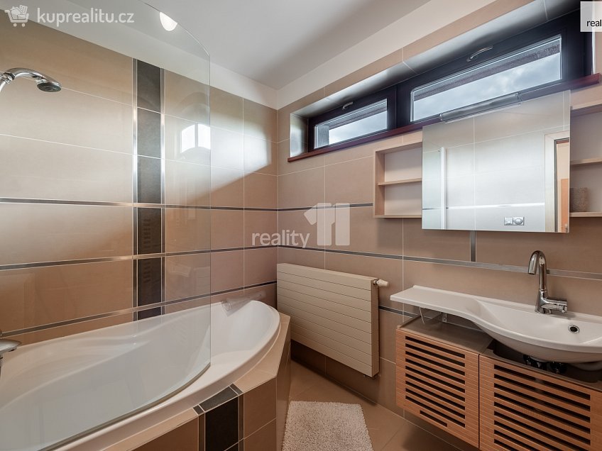 Prodej  rodinného domu 432 m^2 K Hájku, Praha-Královice 