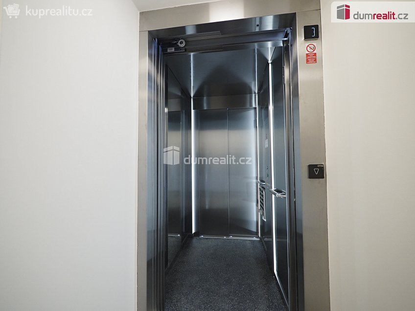 Pronájem bytu 2+kk 48 m^2 Jiřího z Poděbrad, Mělník 