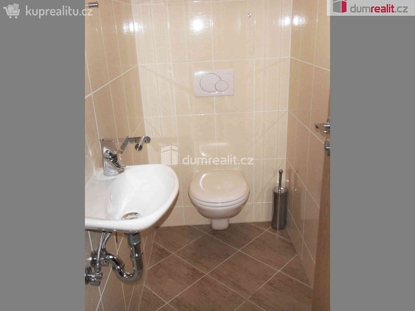 Pronájem bytu 2+kk 88 m^2 Vorařská, Praha 12 