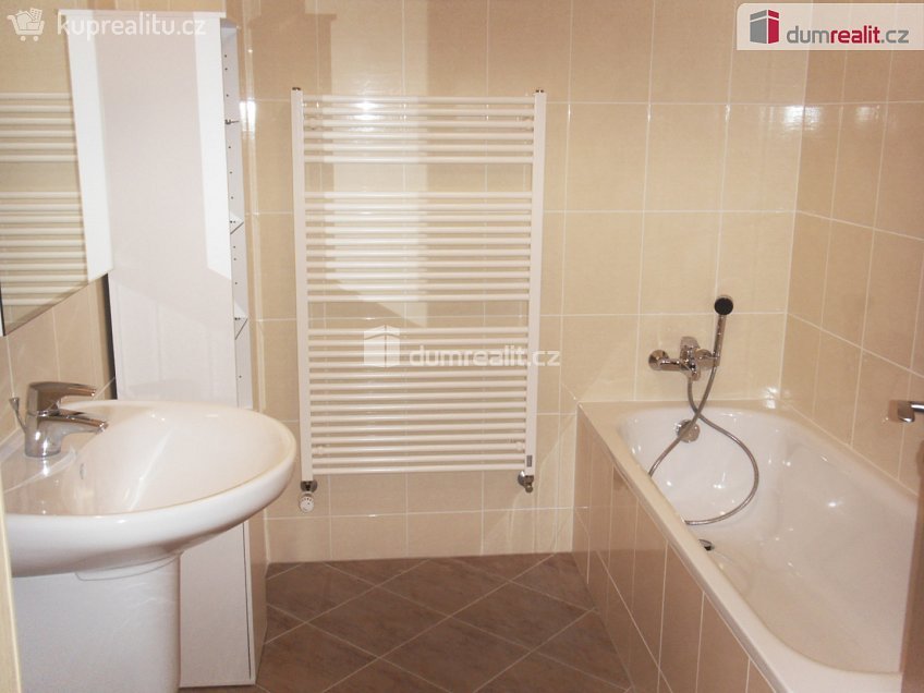 Pronájem bytu 2+kk 88 m^2 Vorařská, Praha 12 