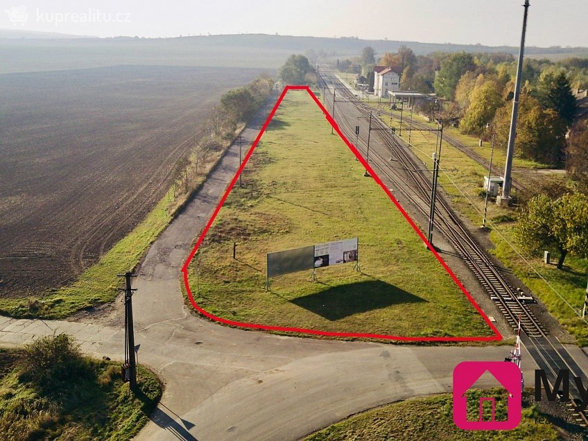 Prodej  stavebního pozemku 3425 m^2 Šatov, Šatov 