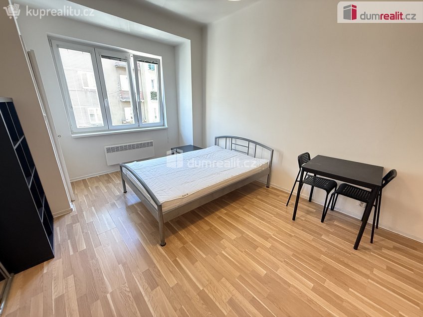 Pronájem bytu 1+kk 25 m^2 Moulíkova, Praha 5 