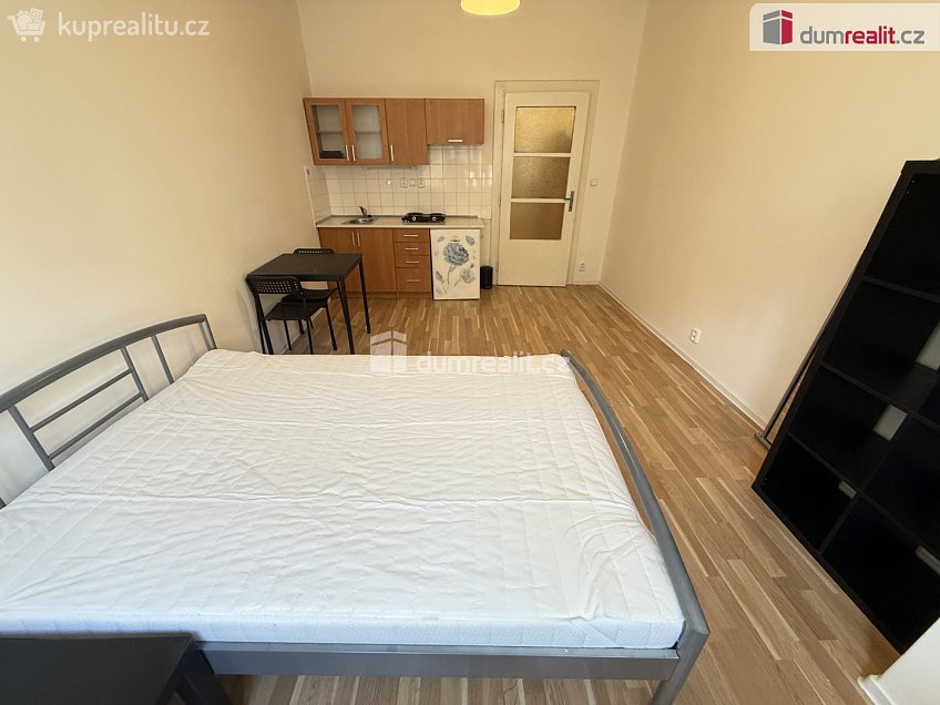 Pronájem bytu 1+kk 25 m^2 Moulíkova, Praha 5 