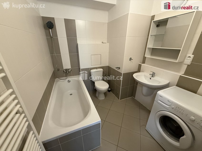 Pronájem bytu 2+kk 59 m^2 Přeučilova, Praha 13 