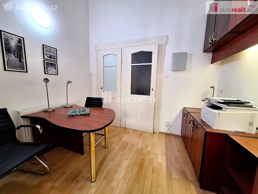 Pronájem  kanceláře 51 m^2 Bubenečská, Praha 6 