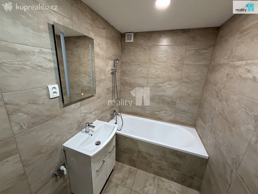 Pronájem bytu 2+1 60 m^2 Železničářská, Česká Lípa 