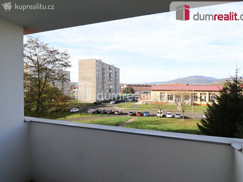 Pronájem bytu 3+1 76 m^2 Jungmannova, Ostrov 