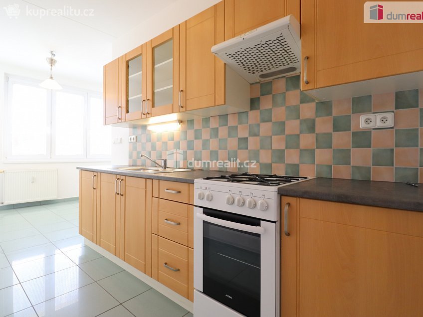 Pronájem bytu 3+1 76 m^2 Jungmannova, Ostrov 