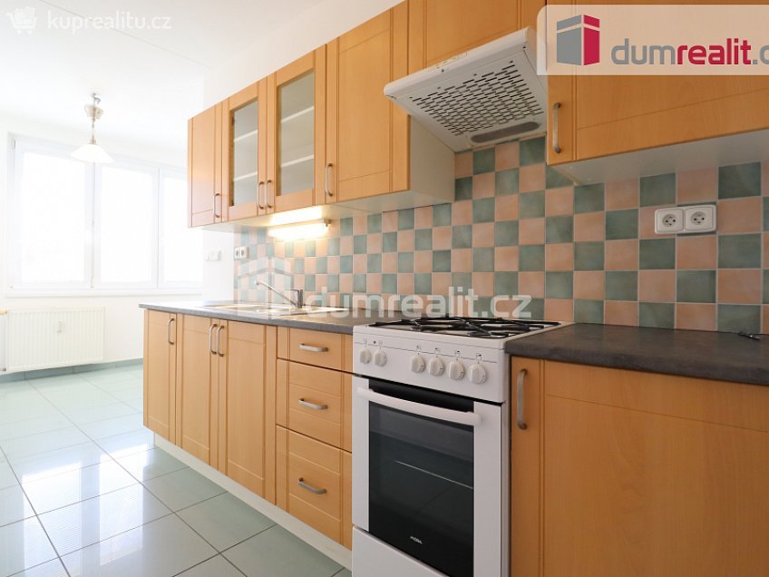 Pronájem bytu 3+1 76 m^2 Jungmannova, Ostrov 