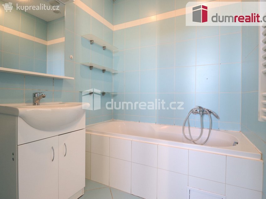 Pronájem bytu 3+1 76 m^2 Jungmannova, Ostrov 