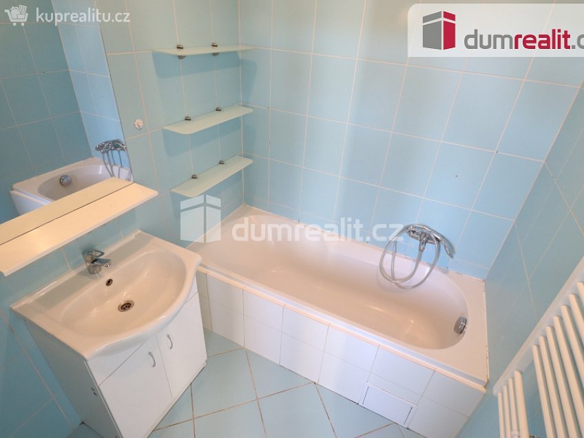 Pronájem bytu 3+1 76 m^2 Jungmannova, Ostrov 