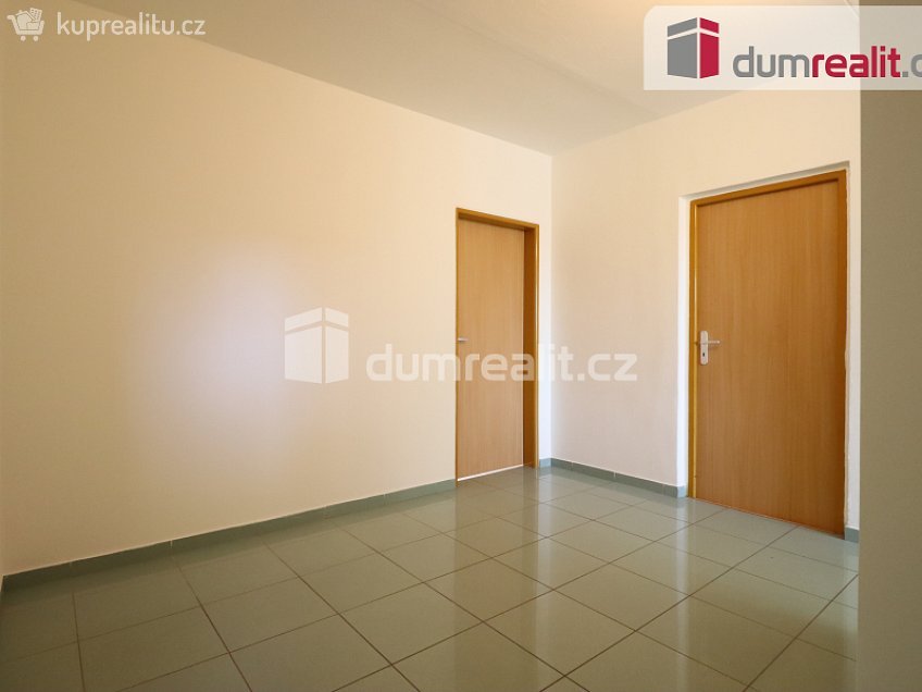 Pronájem bytu 3+1 76 m^2 Jungmannova, Ostrov 
