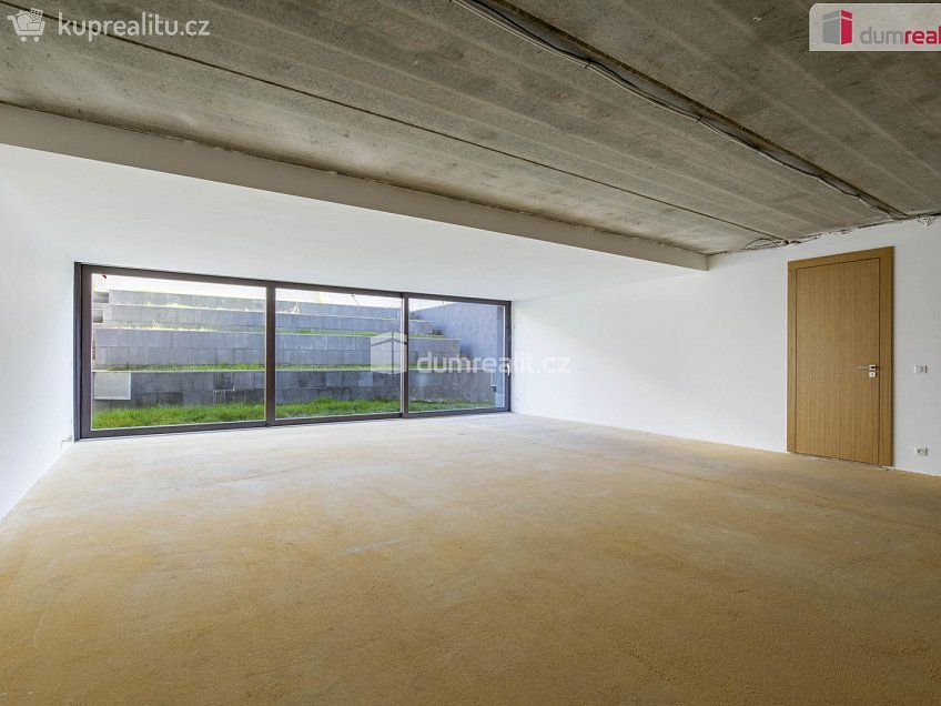 Prodej  rodinného domu 378 m^2 V Hrobech, Praha-Libuš 