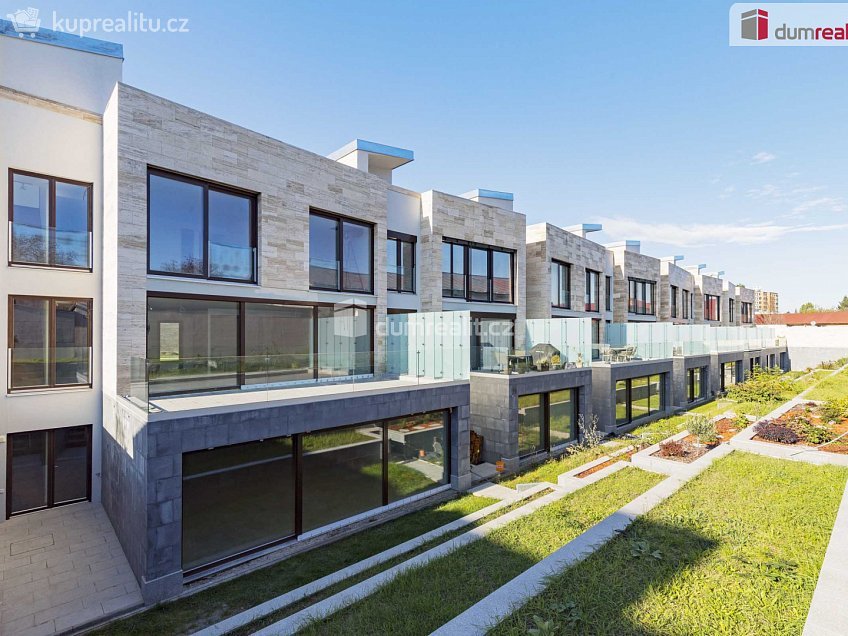 Prodej  rodinného domu 378 m^2 V Hrobech, Praha-Libuš 