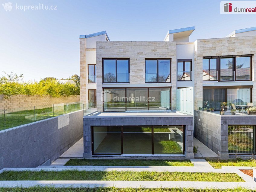 Prodej  rodinného domu 378 m^2 V Hrobech, Praha-Libuš 