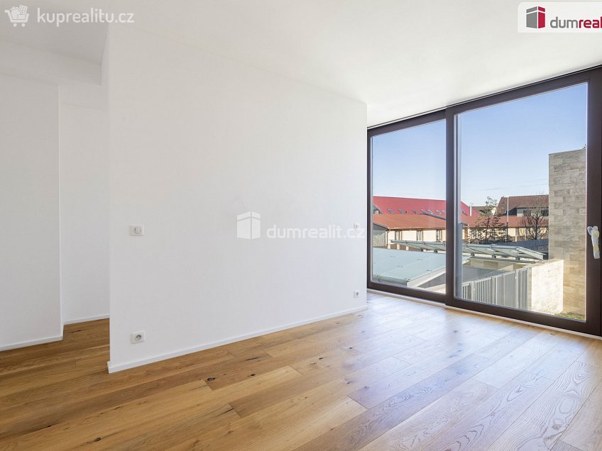 Prodej  rodinného domu 378 m^2 V Hrobech, Praha-Libuš 