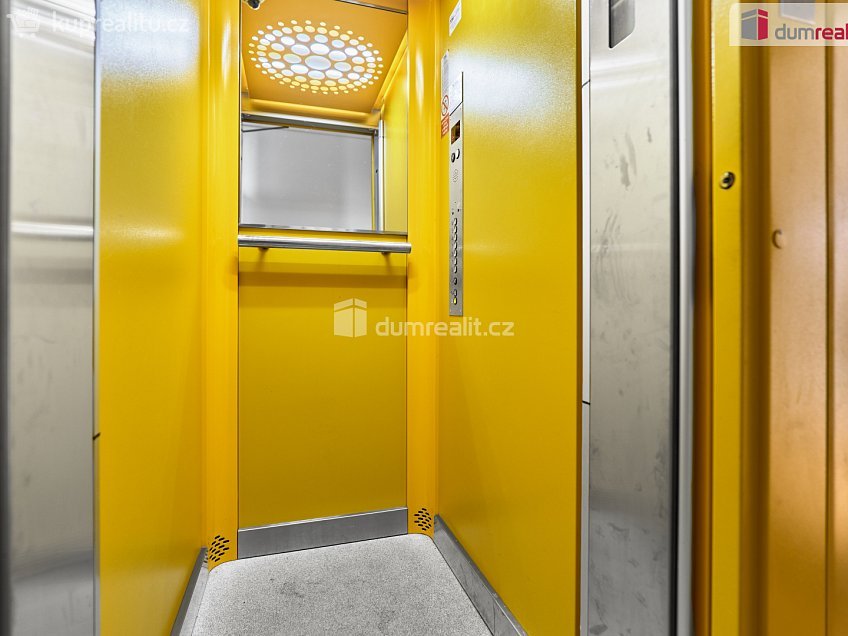 Prodej bytu 3+1 67 m^2 Brigádníků, Karlovy Vary 