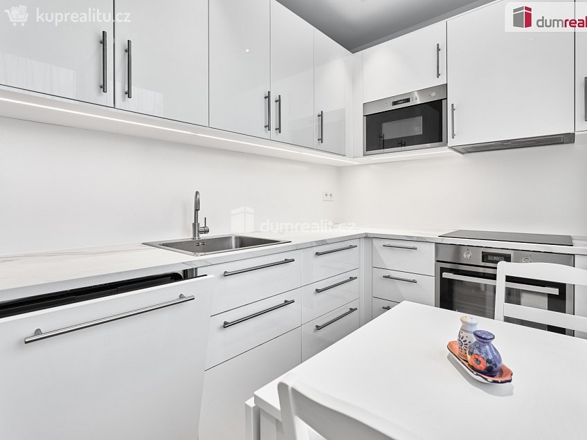 Prodej bytu 3+1 67 m^2 Brigádníků, Karlovy Vary 