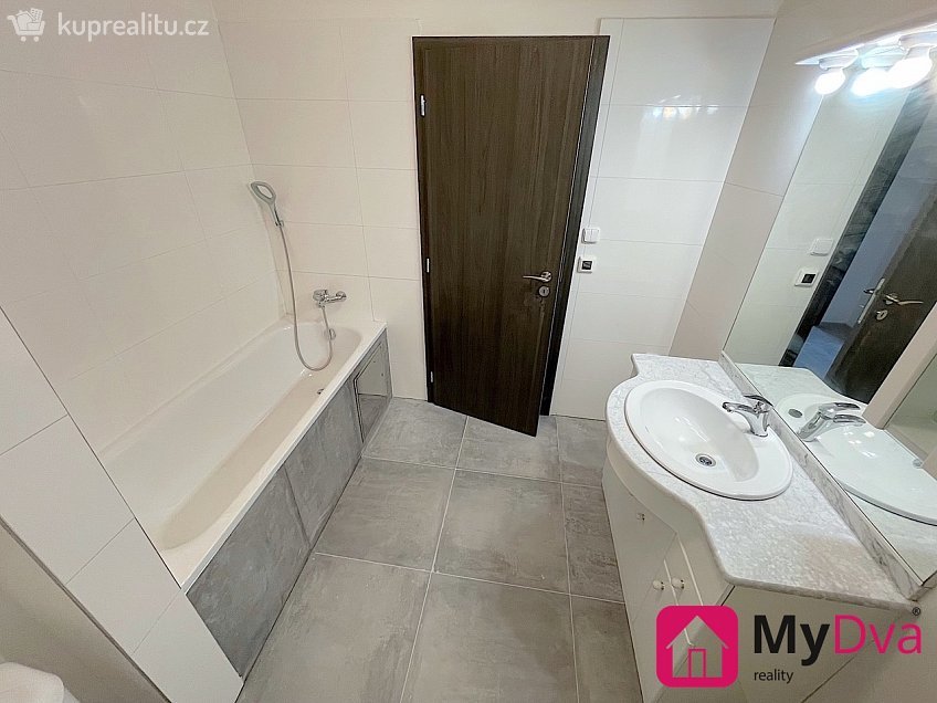 Pronájem bytu 2+kk 70 m^2 Vídeňská třída, Znojmo 