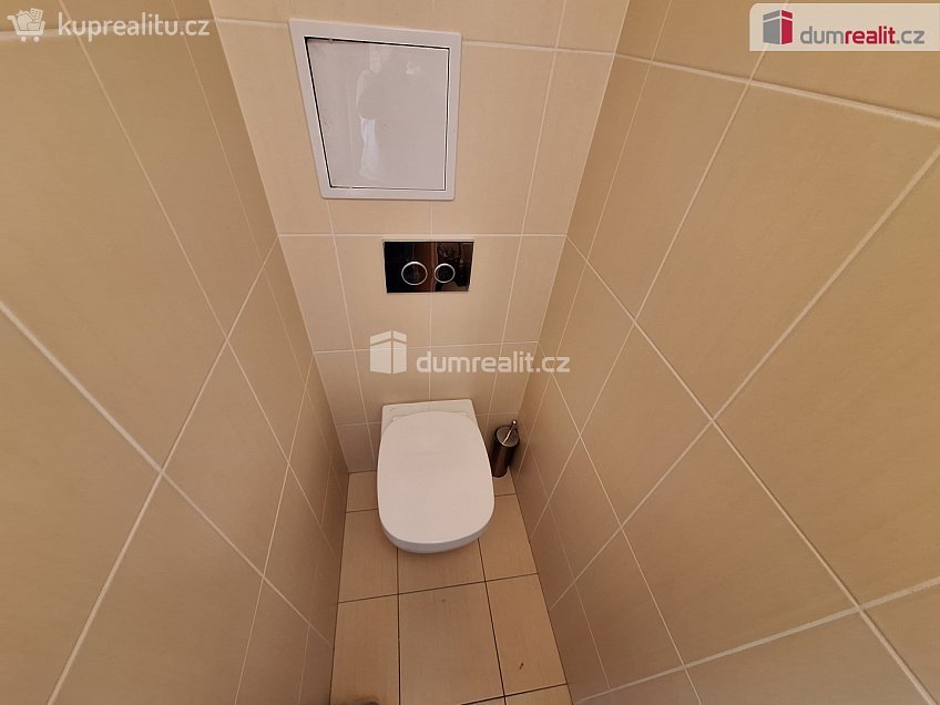 Pronájem bytu 2+1 48 m^2 Anastázova, Praha 6 