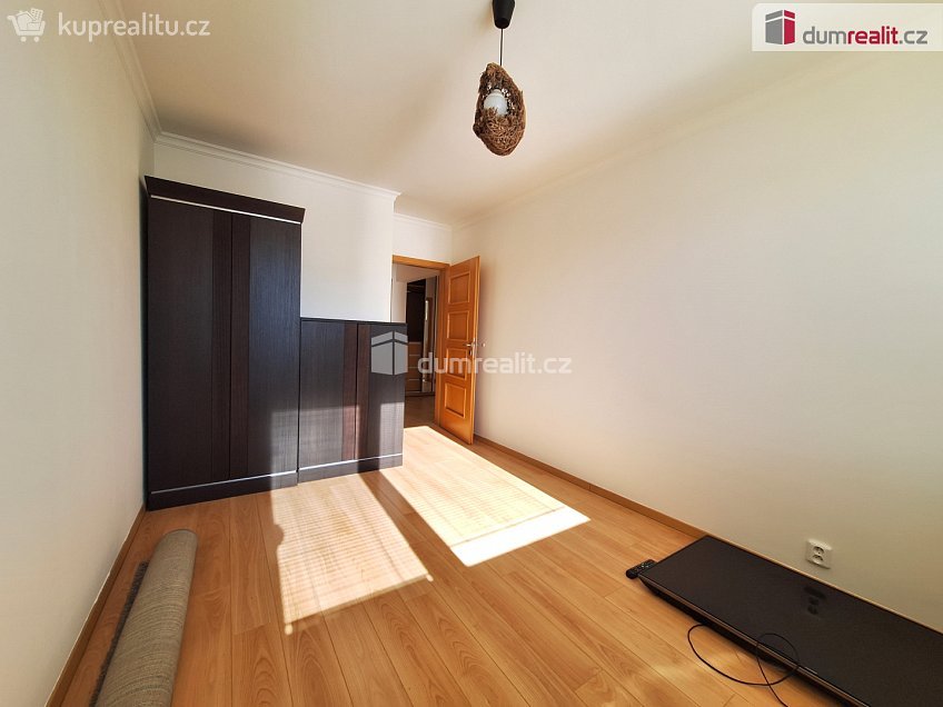 Pronájem bytu 2+1 48 m^2 Anastázova, Praha 6 