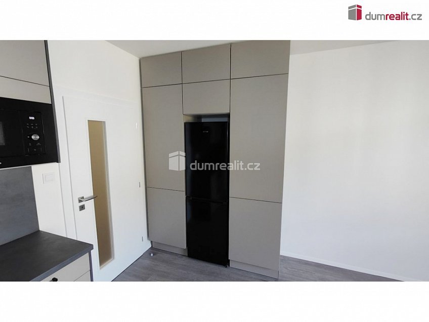 Pronájem bytu 1+kk 30 m^2 Nad Kolčavkou, Praha 9 