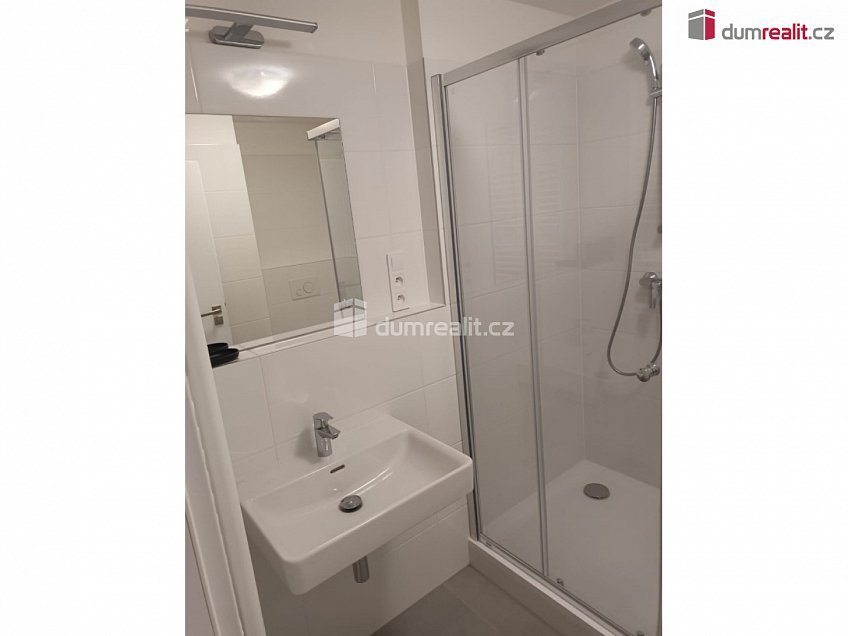 Pronájem bytu 1+kk 30 m^2 Nad Kolčavkou, Praha 9 