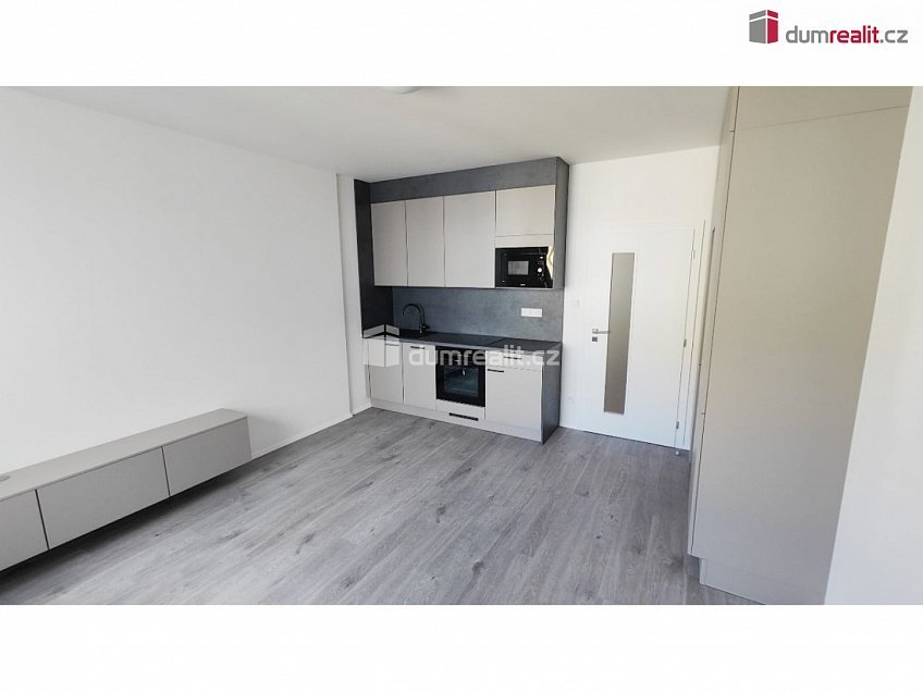Pronájem bytu 1+kk 30 m^2 Nad Kolčavkou, Praha 9 