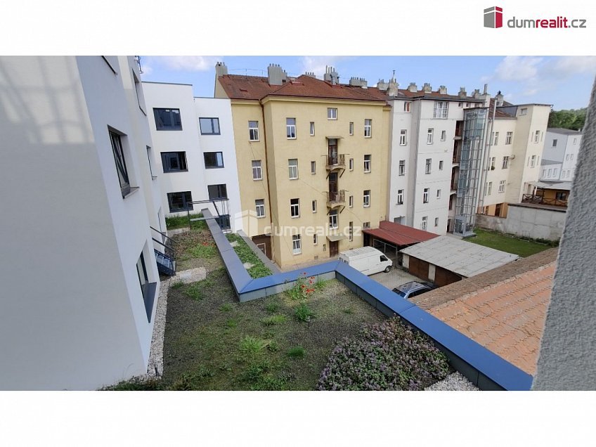 Pronájem bytu 1+kk 30 m^2 Nad Kolčavkou, Praha 9 