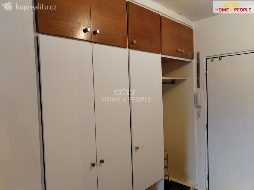 Pronájem bytu 2+kk 40 m^2 Hornoměcholupská, Praha 15 