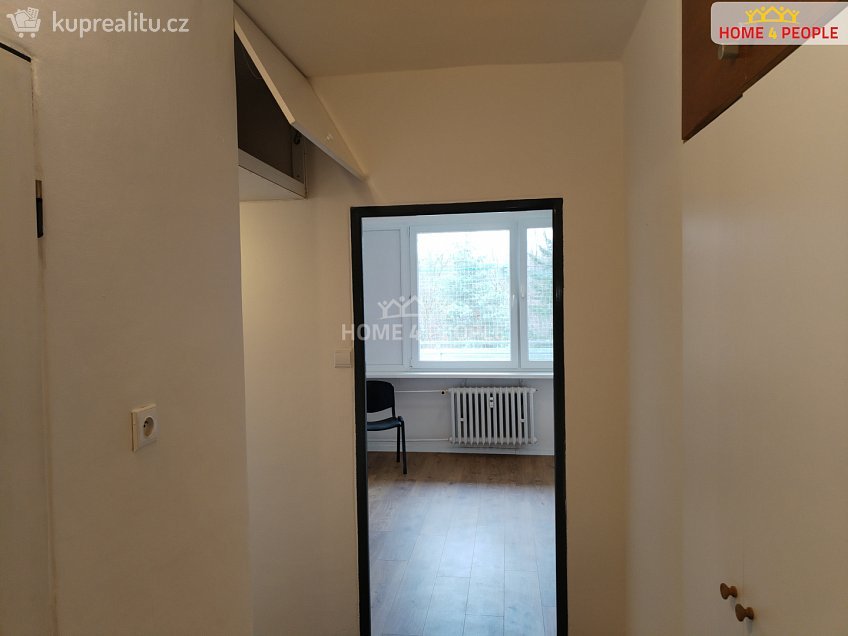 Pronájem bytu 2+kk 40 m^2 Hornoměcholupská, Praha 15 