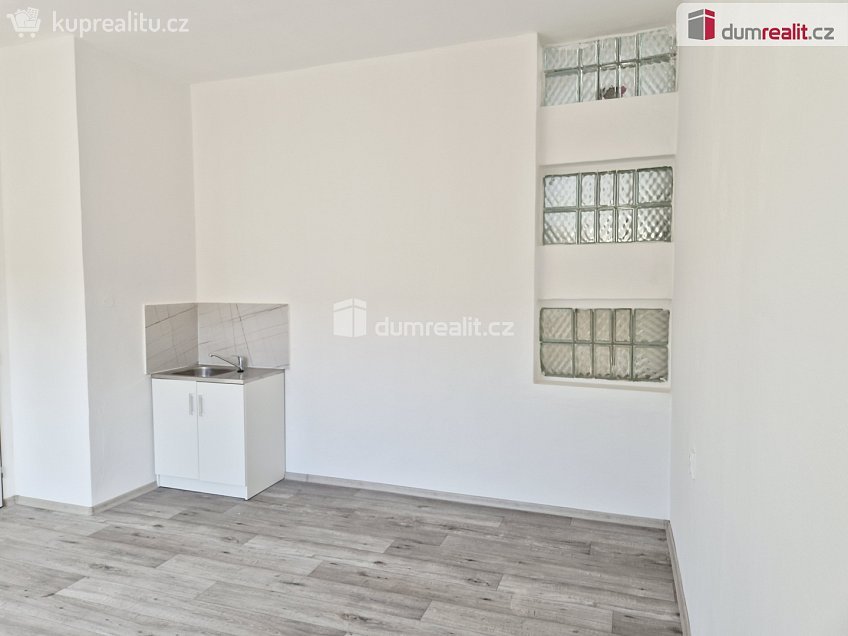 Pronájem  komerční reality 31 m^2 Na Zlaté stoce, České Budějovice 