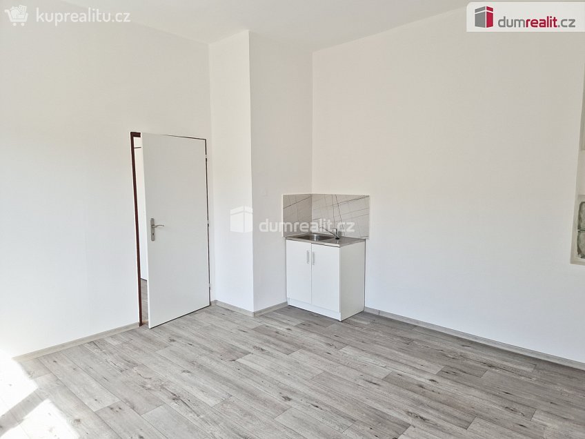 Pronájem  komerční reality 31 m^2 Na Zlaté stoce, České Budějovice 