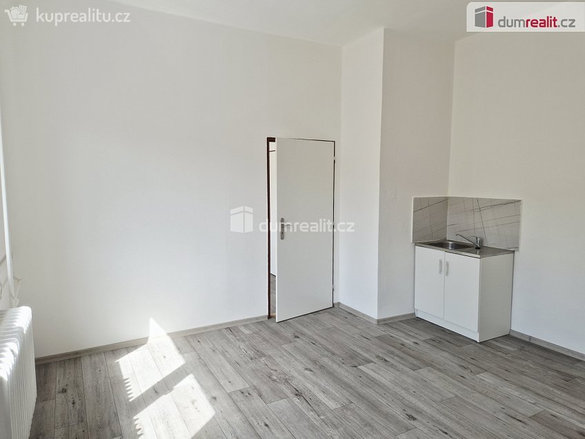 Pronájem  komerční reality 31 m^2 Na Zlaté stoce, České Budějovice 