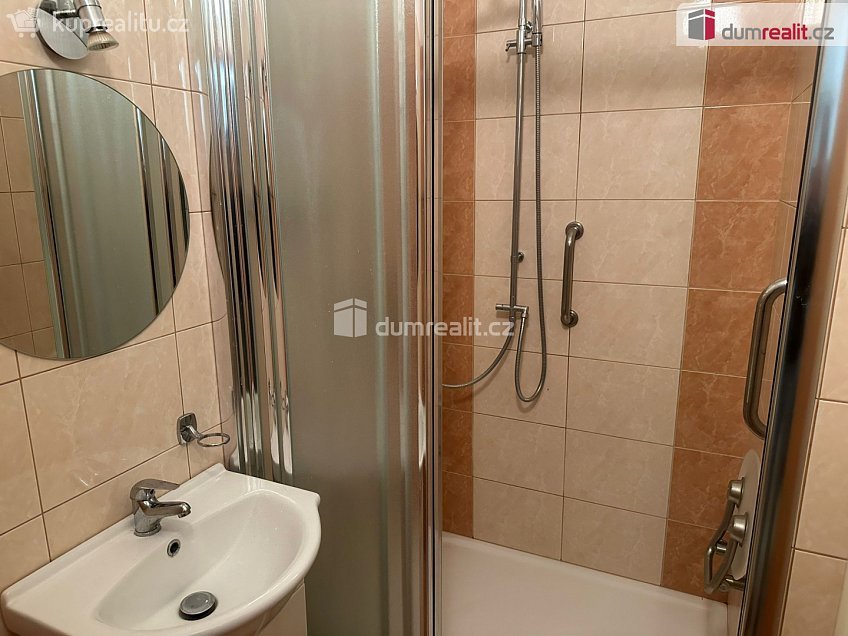 Prodej bytu 3+1 70 m^2 Průběžná, České Budějovice 