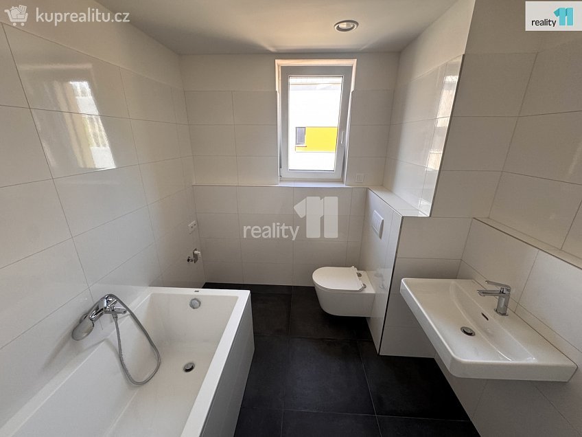 Pronájem bytu 1+kk 34 m^2 Pražská, Dobřichovice 