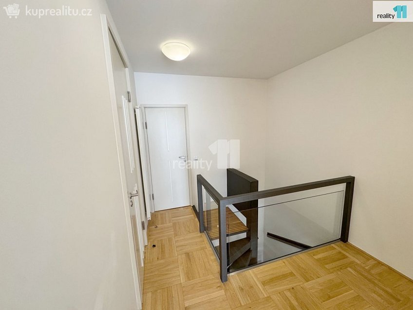 Pronájem bytu 3+kk 108 m^2 U Kanálky, Praha 2 