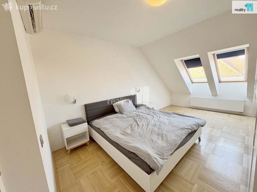 Pronájem bytu 3+kk 108 m^2 U Kanálky, Praha 2 
