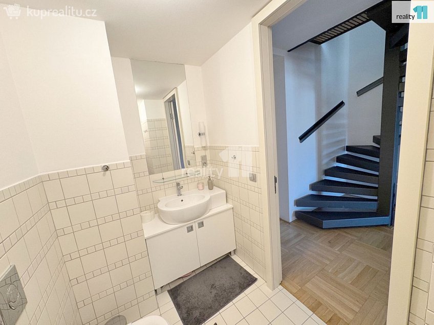 Pronájem bytu 3+kk 108 m^2 U Kanálky, Praha 2 